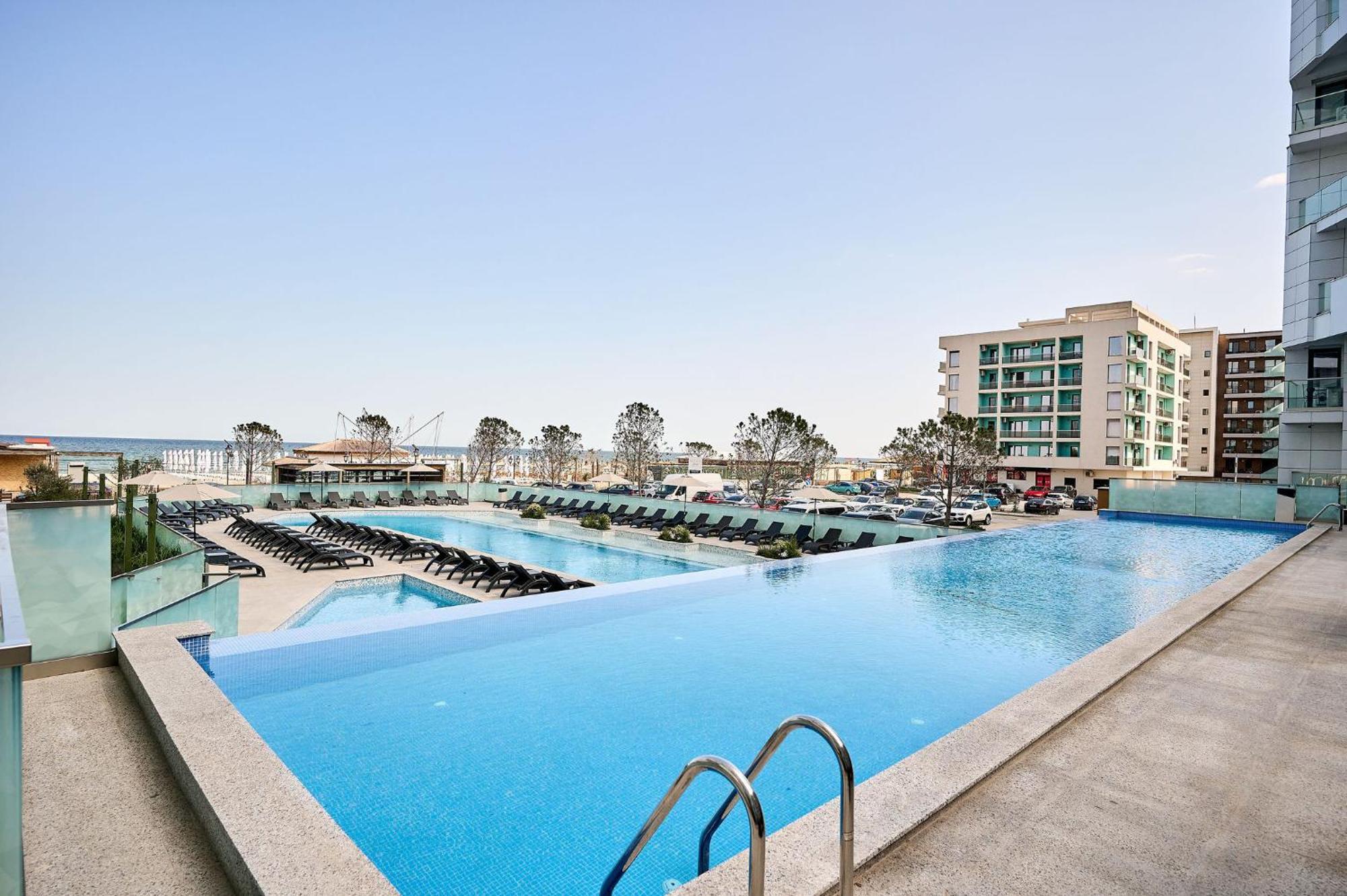 Summer Residence Apartment In Infinity Beach Resort - Parking Mamaia Exterior photo